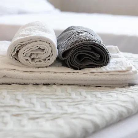 Center Iv By Goldenland アパート